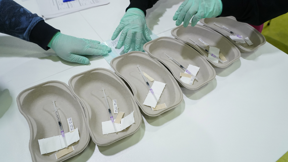 Jornaleros mexicanos en Canadá comienzan a ser vacunados contra el COVID-19