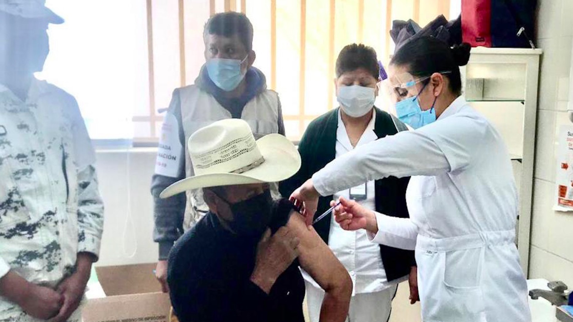 IMSS inicia vacunación de adultos mayores en municipios con alto índice de vulnerabilidad