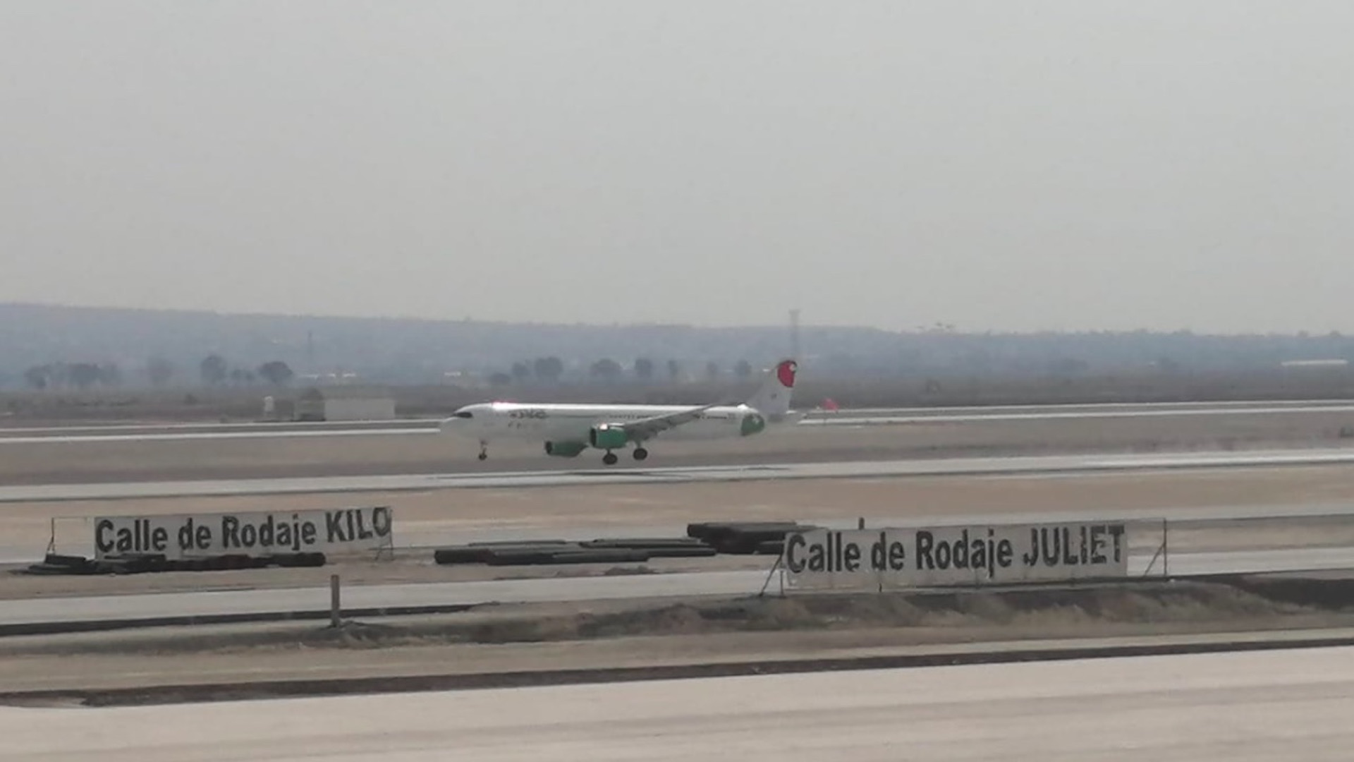 #Video VivaAerobus, Volaris, Aeromar y TAR estrenan la pista de Santa Lucía