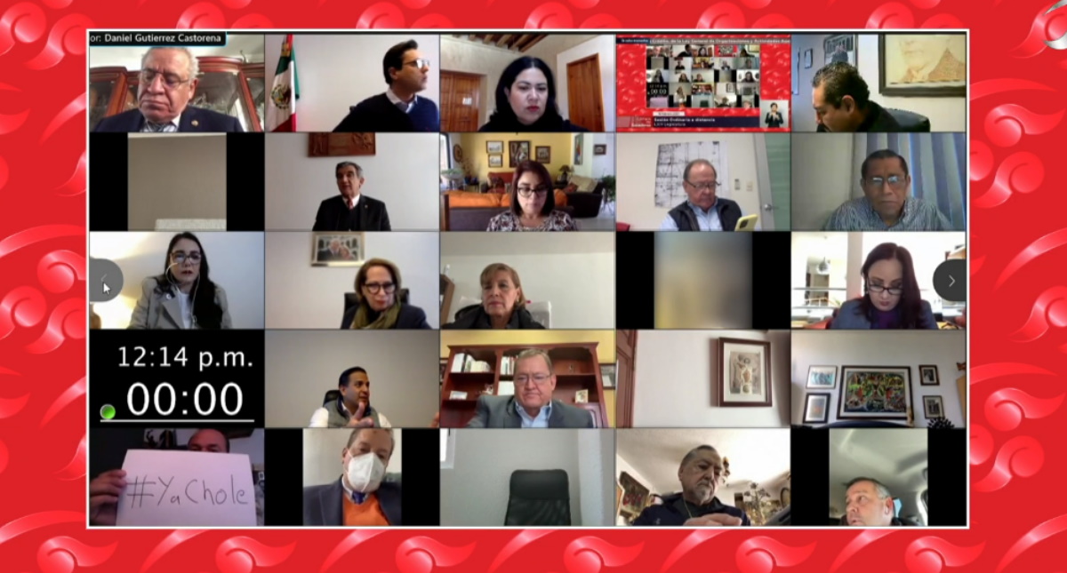 Exhiben carteles con la frase "Ya Chole" en sesión del Senado - yachole-senado-mexico-2