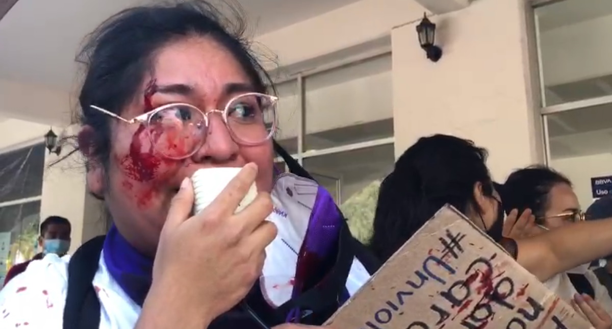 Se confrontan mujeres que protestaban contra Salgado Macedonio con integrantes de Morena Se confrontan mujeres que protestaban contra Salgado Macedonio con integrantes de Morena