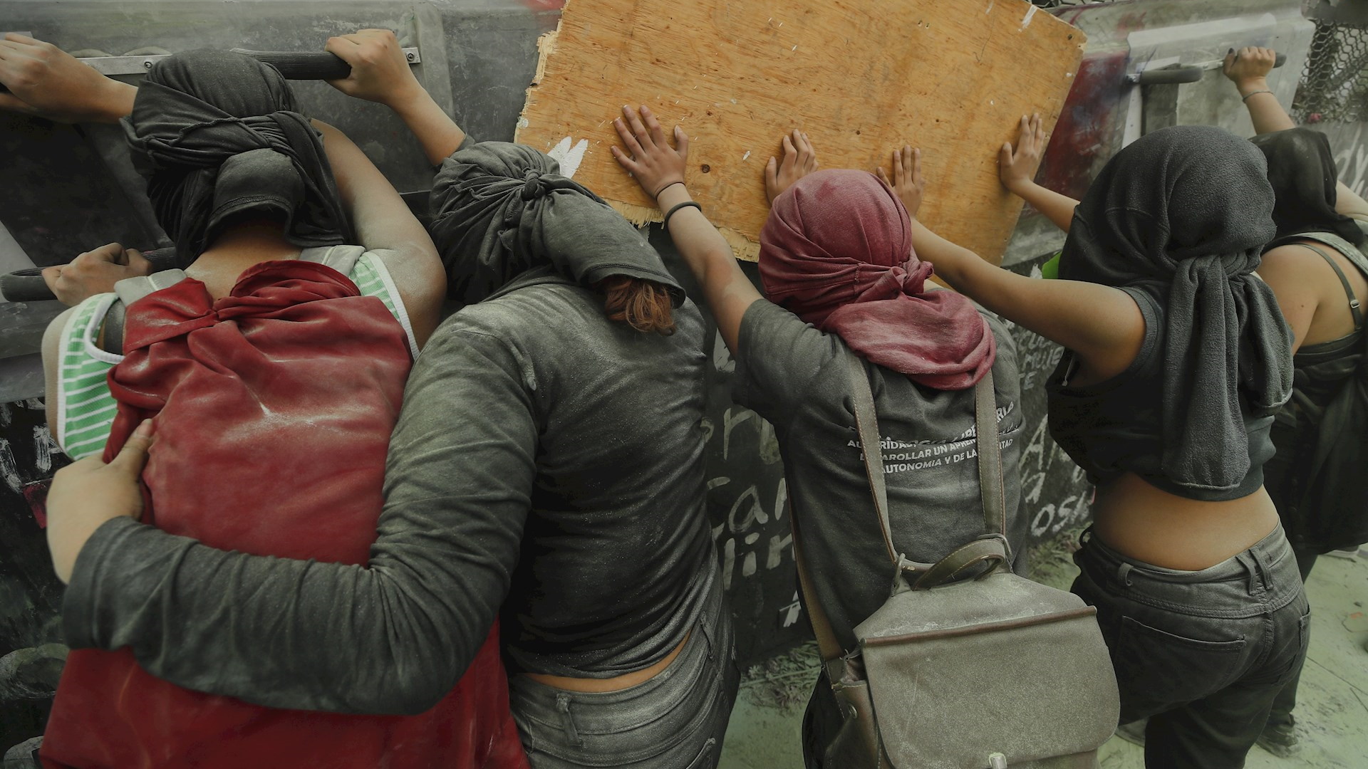 Presidencia defiende tras marcha colocación de valla metálica alrededor de Palacio Nacional - 8m-marcha-palacio-nacional-valla-feminista-manifestacion-4