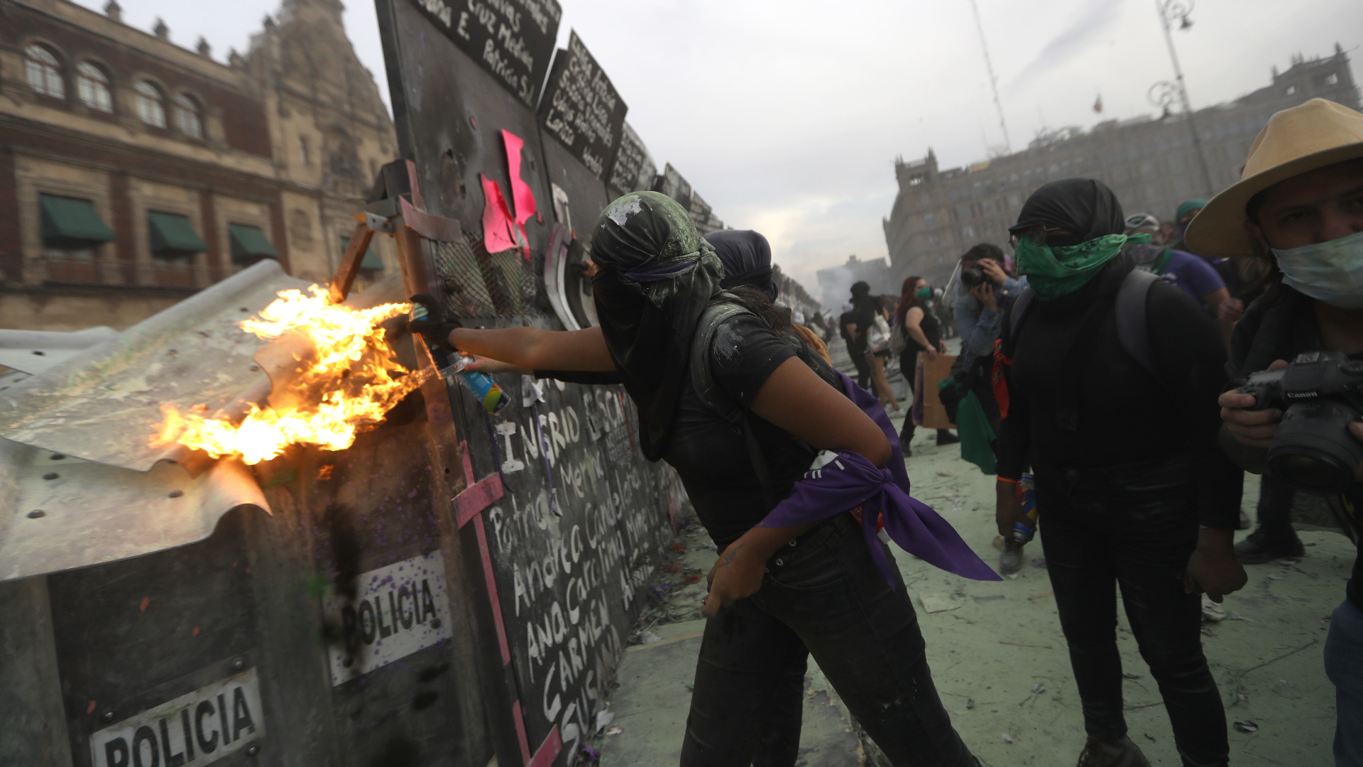 Presidencia defiende tras marcha colocación de valla metálica alrededor de Palacio Nacional