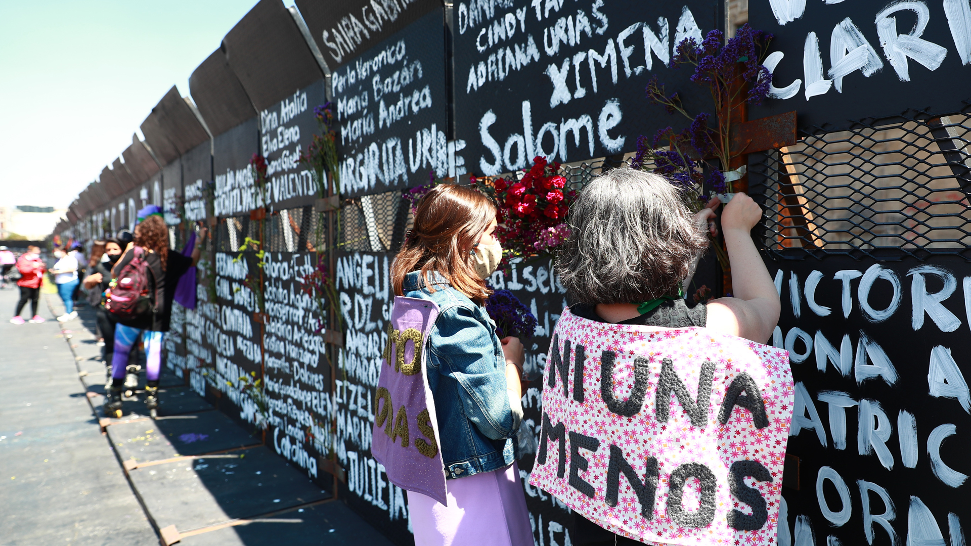 ‘No soy machista’, subraya AMLO; denuncia campaña de desprestigio por vallas de Palacio Nacional