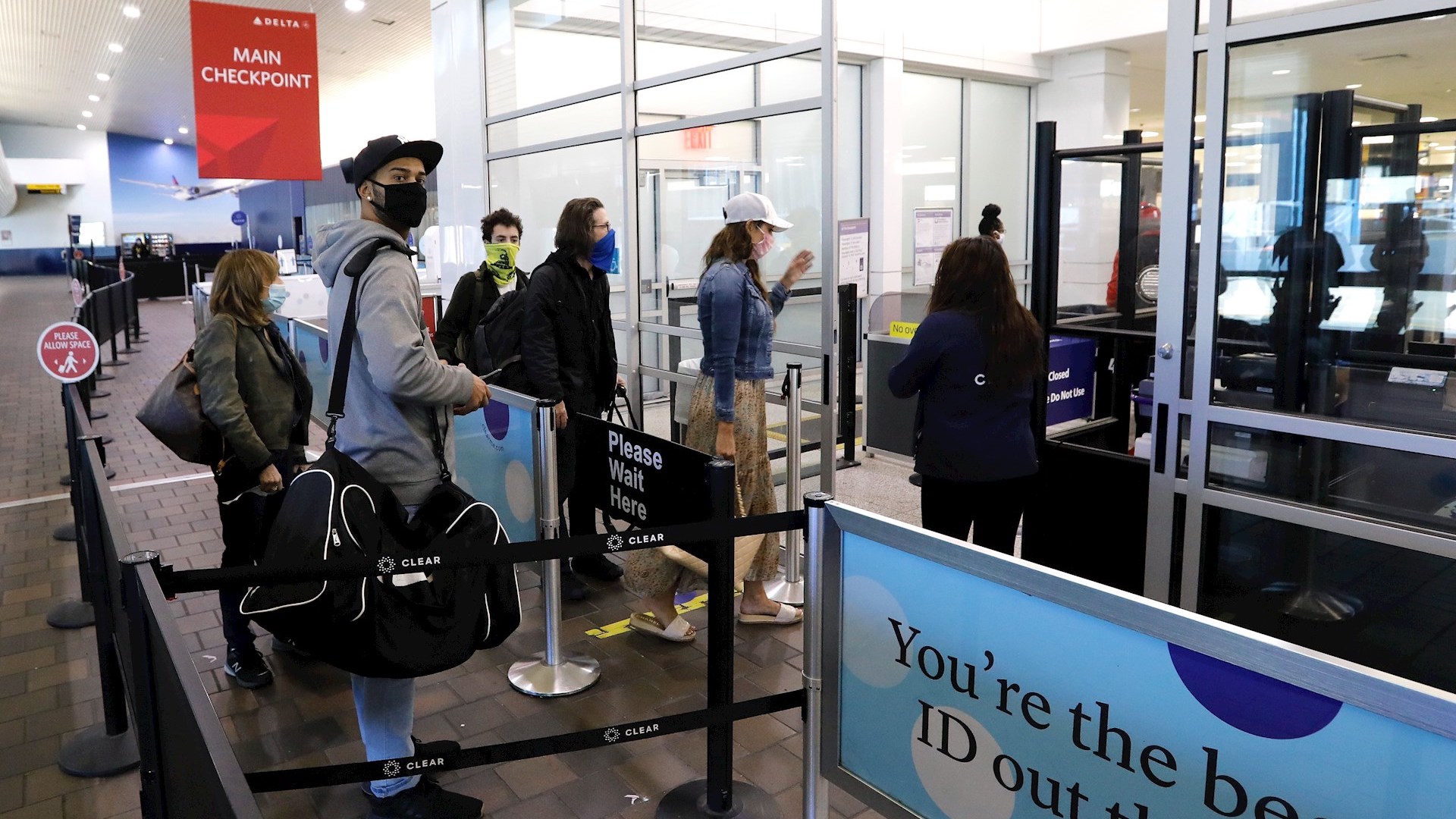 Estados Unidos registra récord de viajes en avión desde el inicio de la pandemia