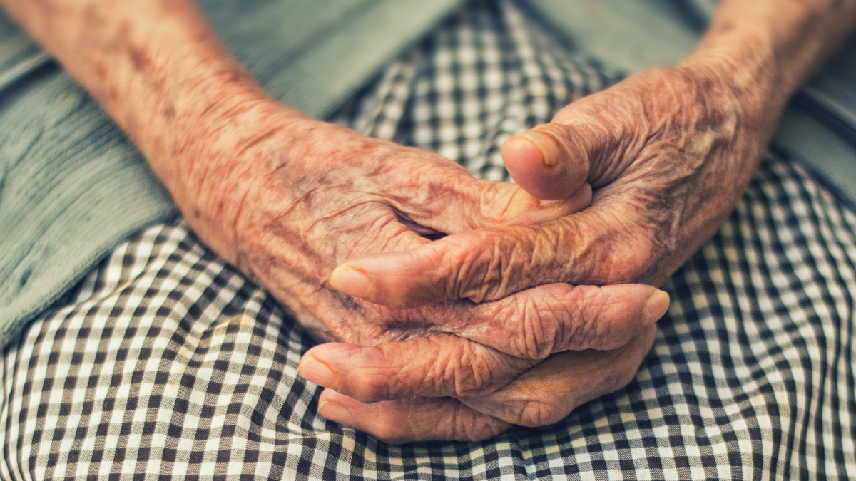 Incremento de la pensión para adultos mayores y la disminución de la edad de 65 años a partir de julio de 2021: financieramente inviable y electorera