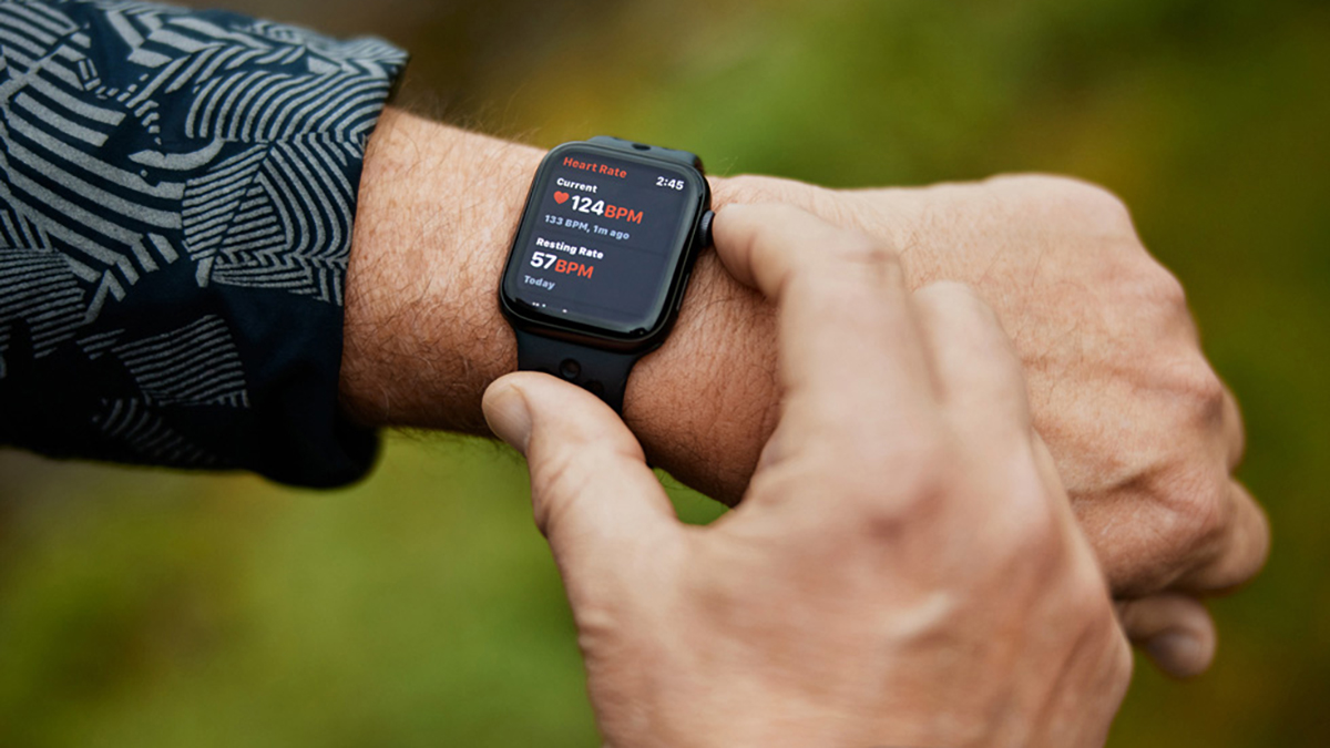 Apple cumple 45 años con el objetivo de pasar del hardware a los servicios