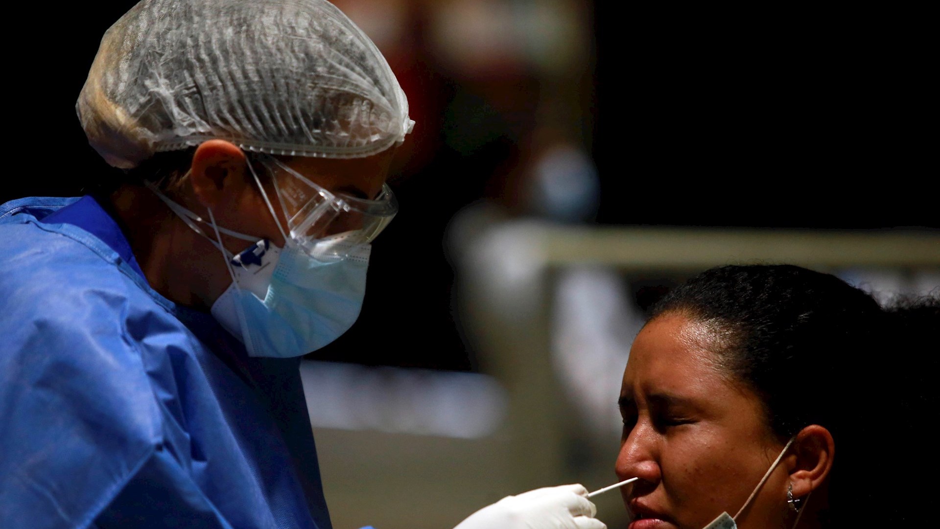 Argentina suspende todos los vuelos regulares con Brasil, Chile y México