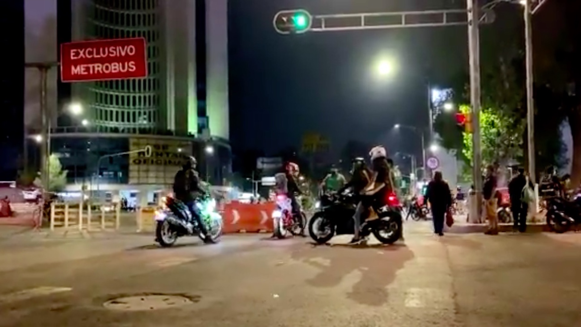 Movimiento Cannábico Mexicano realiza bloqueo en Insurgentes y Reforma tras aprobación del uso lúdico de mariguana