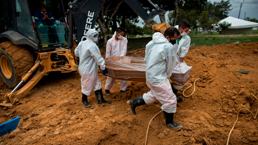 Brasil continúa con alto número de muertes diarias por COVID-19; registró más de 2 mil 600 en las últimas 24 horas
