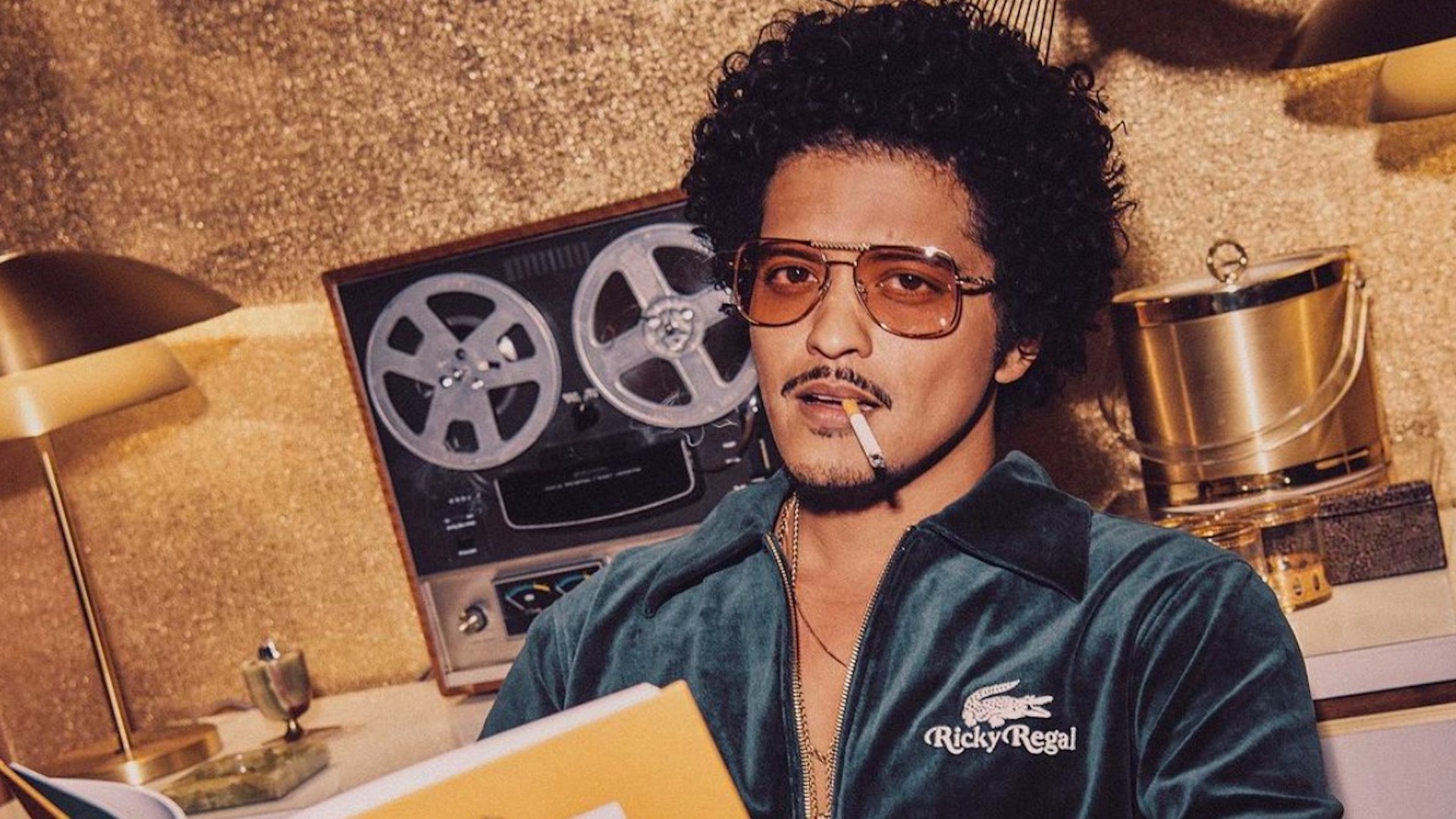 Detienen a hombre que se hizo pasar por Bruno Mars para estafar a una mujer de Texas