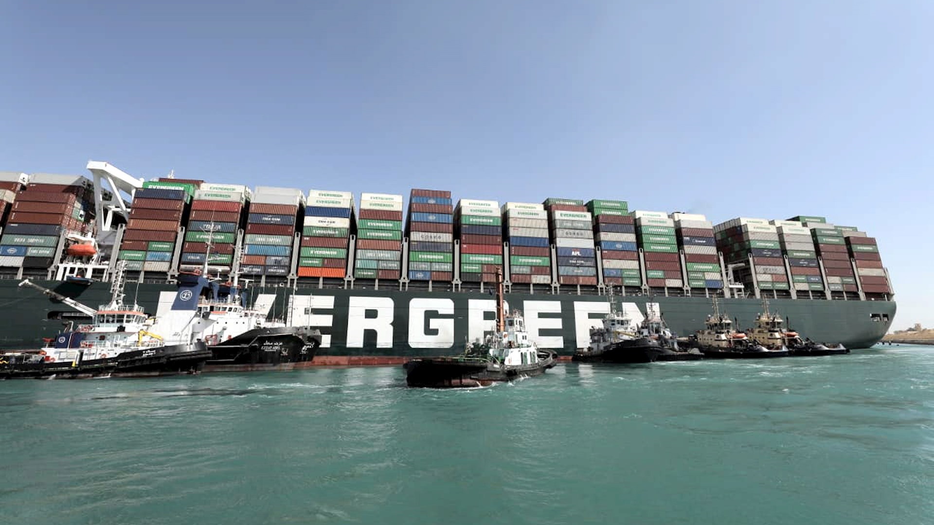 Continúan sin éxito trabajos para desencallar el buque Ever Given y liberar el canal de Suez