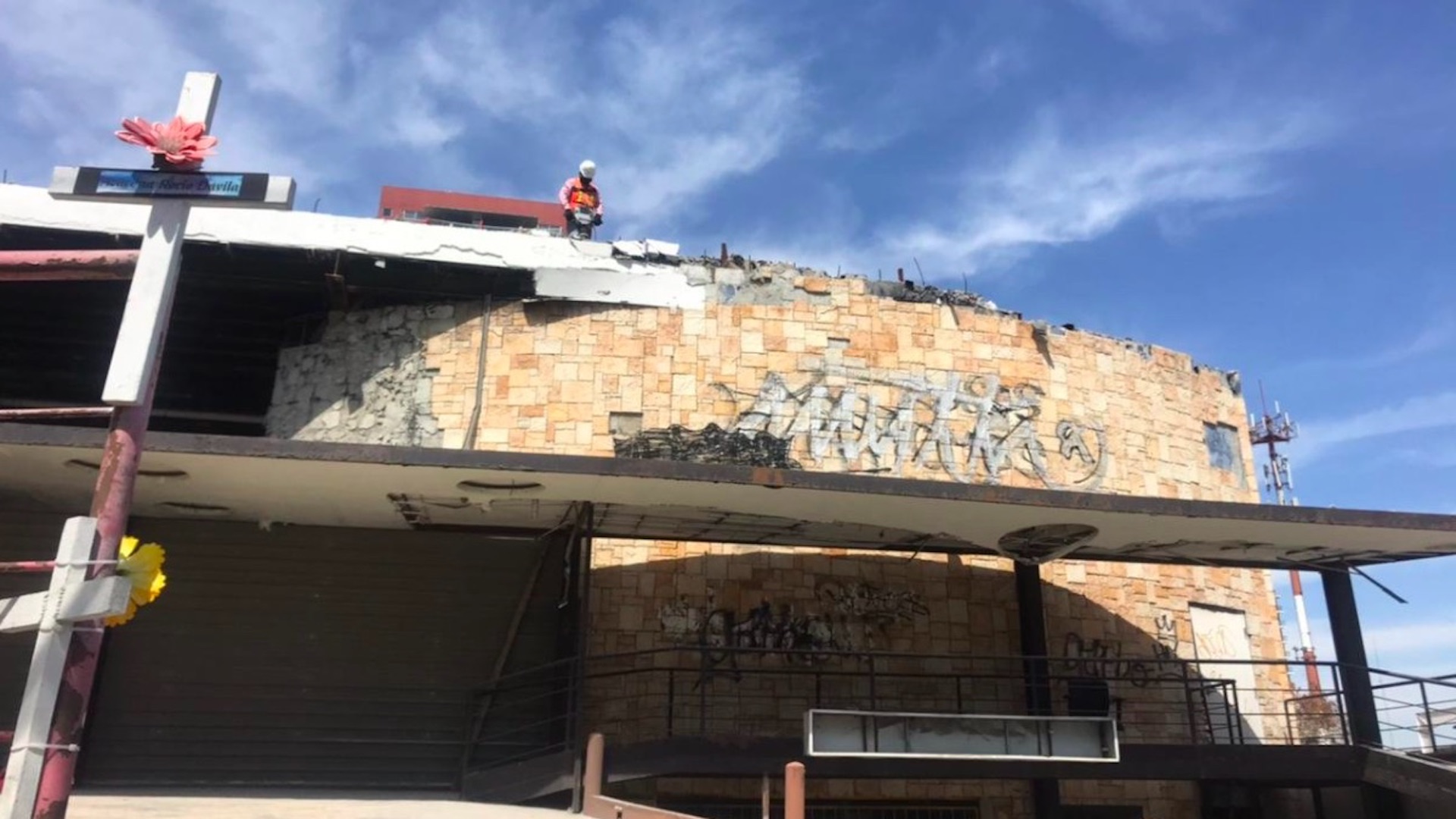 #Video Inicia demolición del Casino Royale en Monterrey