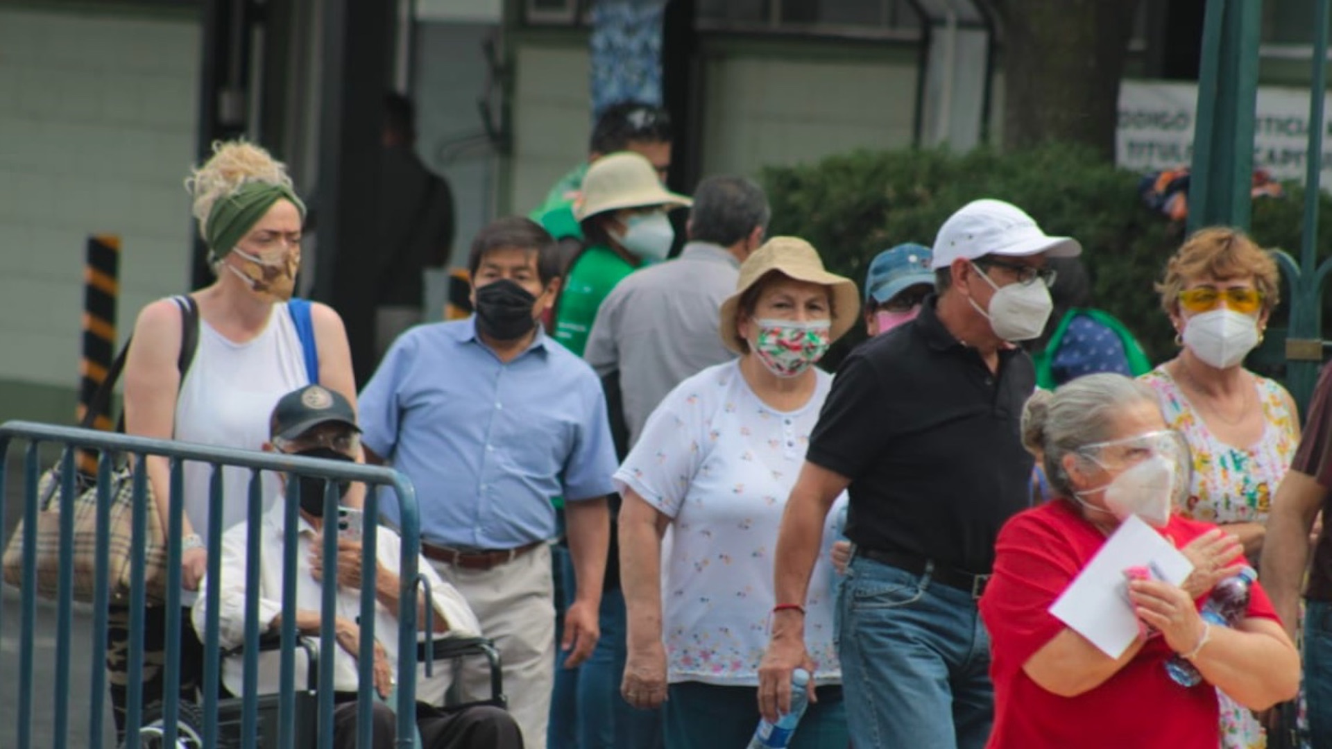 México roza las 200 mil muertes por COVID-19; en las últimas 24 horas registró 5 mil 714 casos positivos y 579 muertes México roza las 200 mil muertes por COVID-19; en las últimas 24 horas registró 5 mil 714 casos positivos y 579 muertes