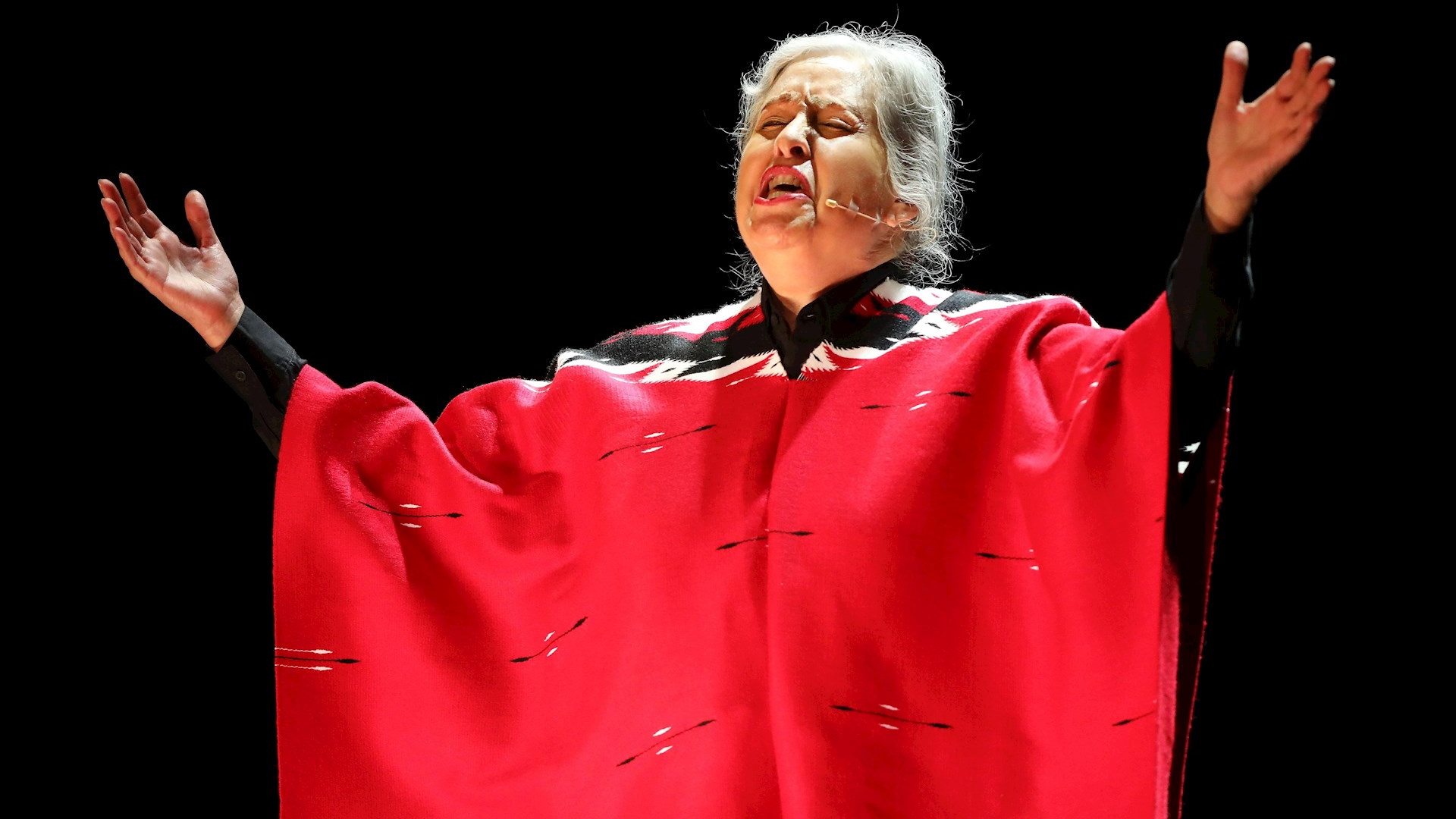 Teatro colombiano reabre con homenaje a Chavela Vargas