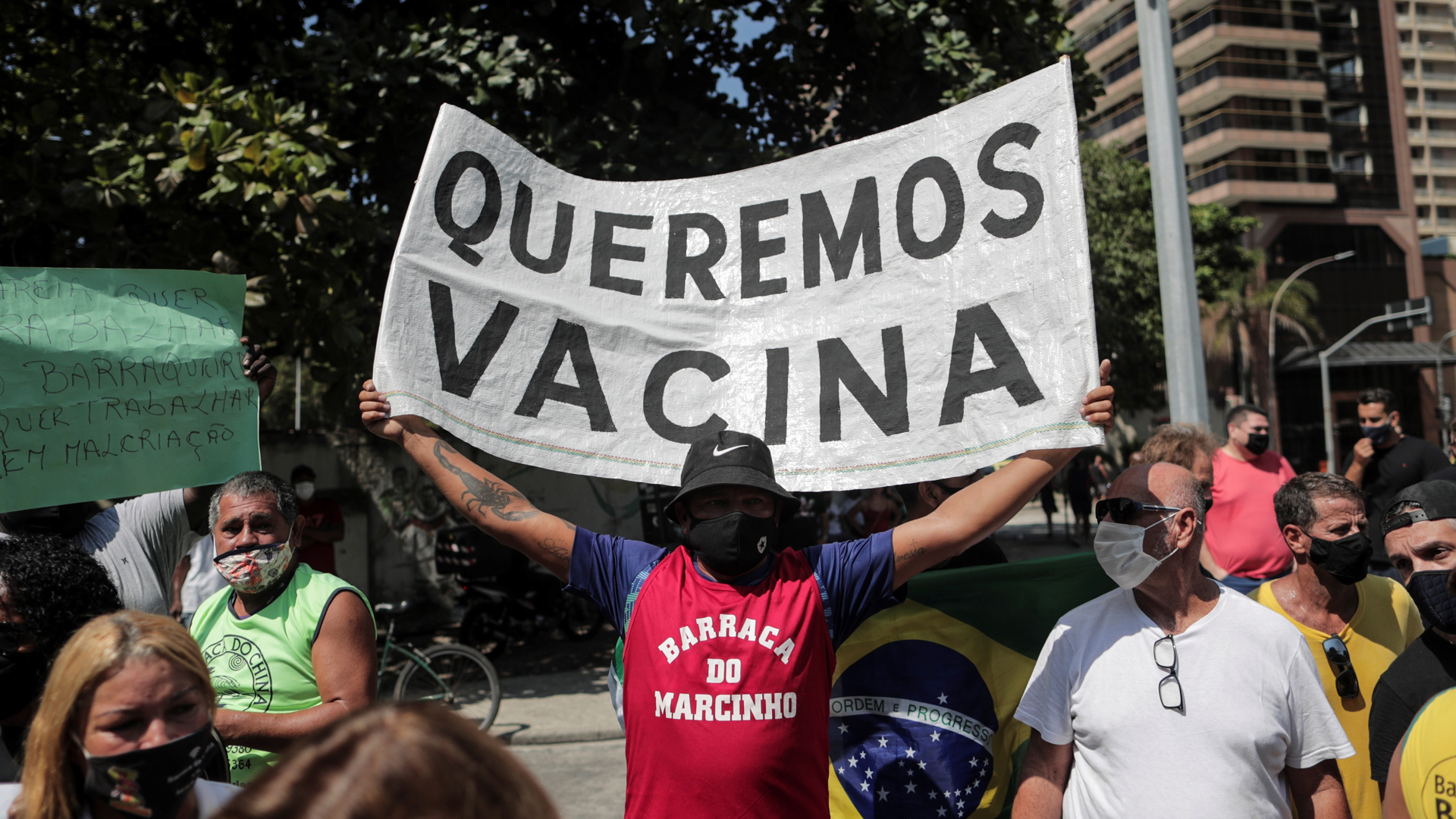 Brasil registra 3 mil 650 nuevas muertes por COVID-19, nuevo récord diario - ciudadanos-de-brasil-exigen-vacunas-contra-covid-19-durante-manifestacion