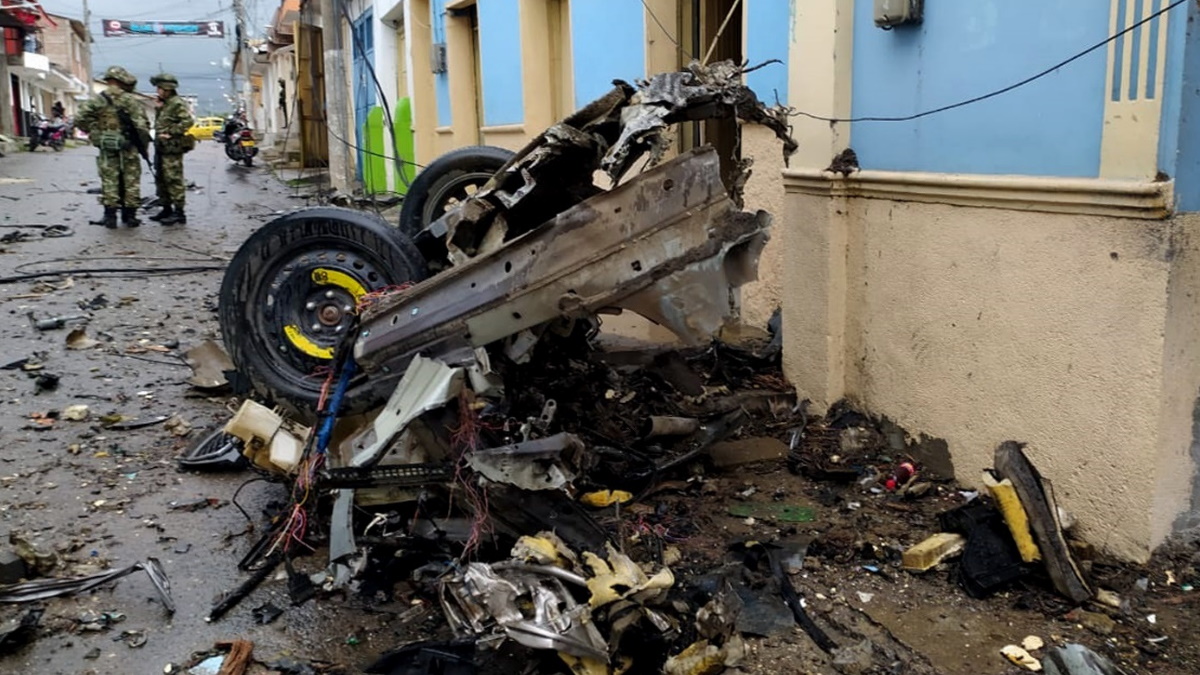 Explosión de coche bomba en Colombia deja 16 lesionados Explosión de coche bomba en Colombia deja 16 lesionados