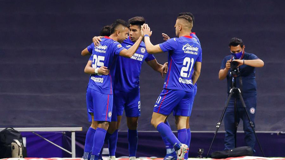 Cruz Azul vence a Monterrey y mantiene el liderato del futbol en México