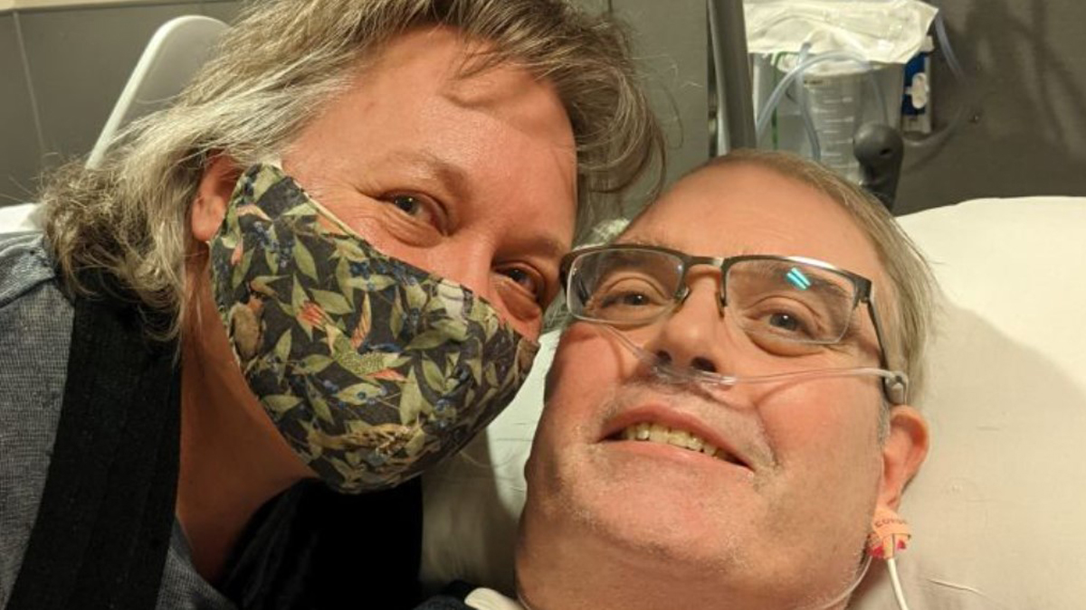 Hombre despierta tras siete semanas en coma por COVID-19; cancelan su funeral