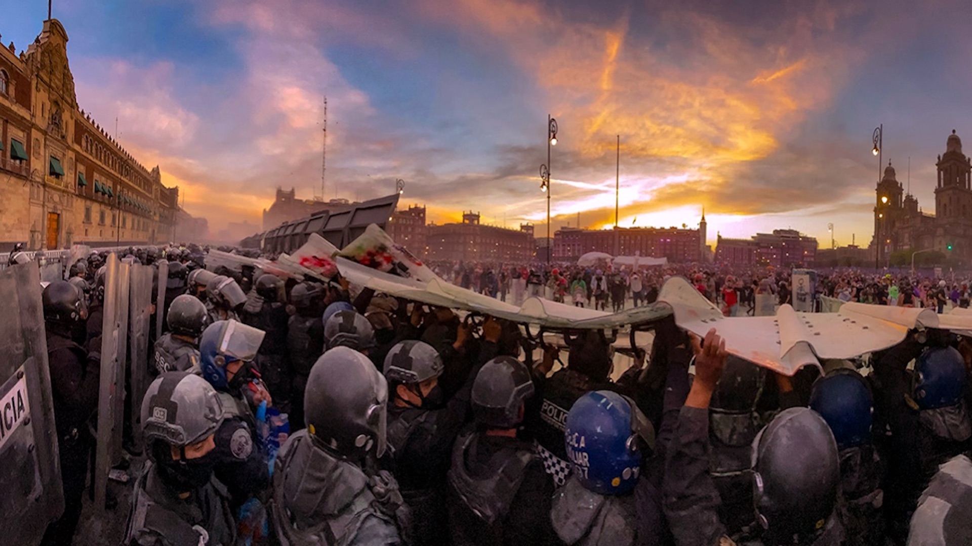 Miles de mujeres toman la Ciudad de México para exigir justicia ante feminicidios y violencia de género