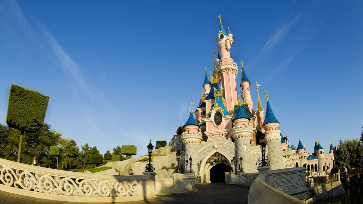 Disneyland París aplaza fecha de reapertura por COVID-19