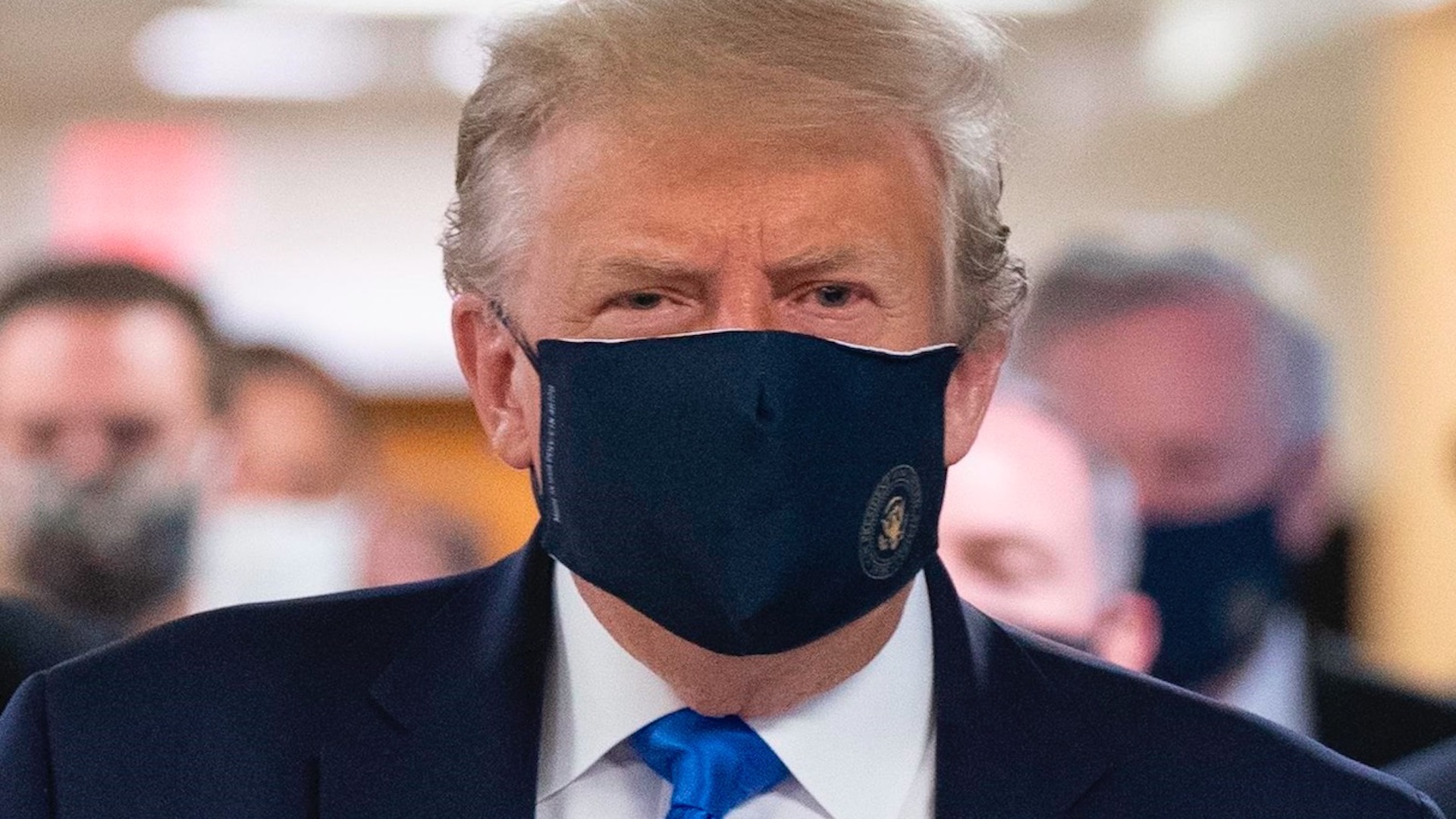 Trump recomienda a sus votantes que se vacunen contra COVID-19