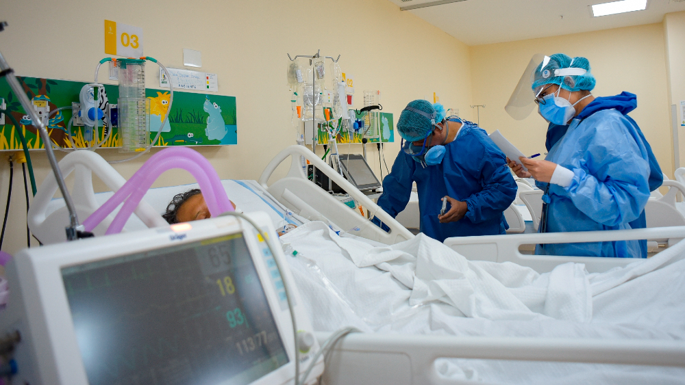 Exceso de confianza en vacunas puede traer nueva ola de COVID-19, afirma la OMS