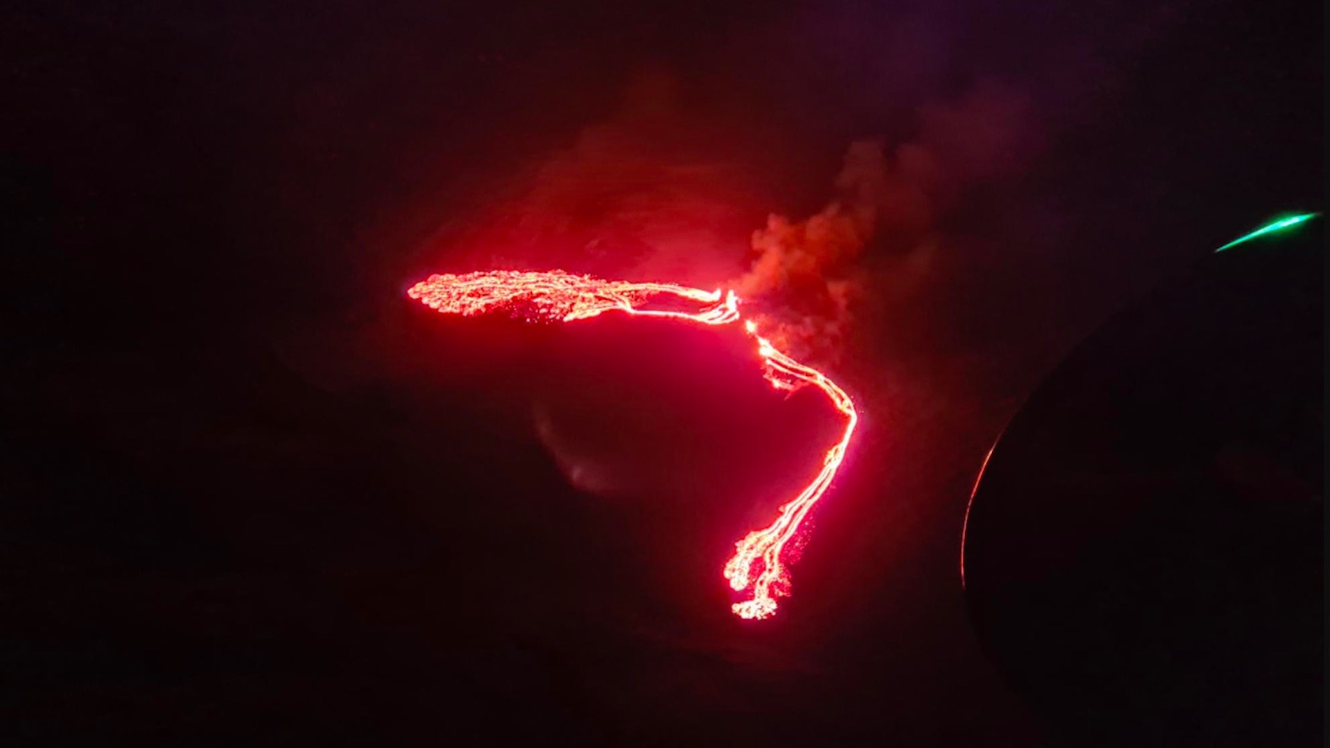 #Video Volcán estalla cerca de la capital de Islandia