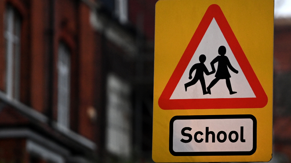 Las escuelas reabren en Inglaterra en el comienzo de la desescalada