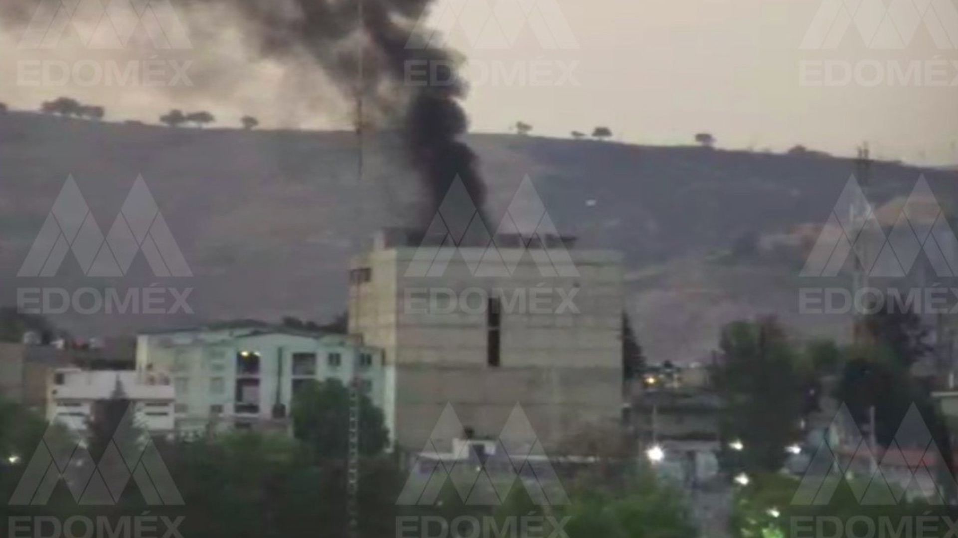 Se incendia bodega de material industrial en Cuatitlán Izcalli