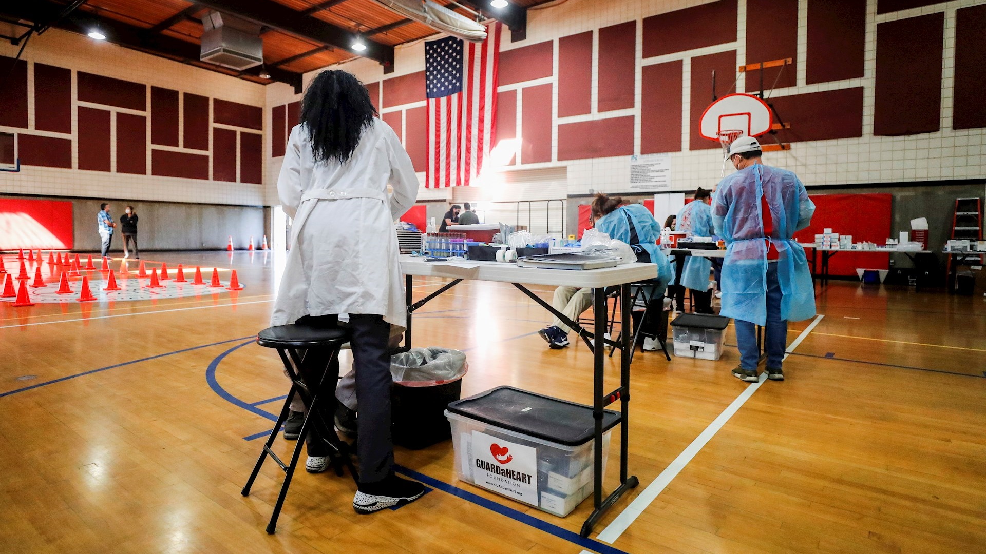 Continúa Estados Unidos con registro de más de mil muertes diarias por COVID-19