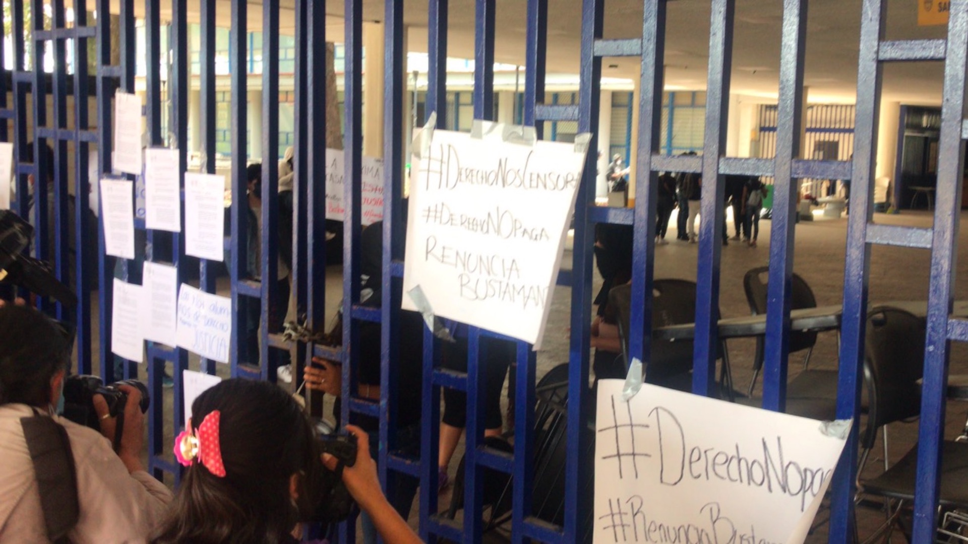 Alumnos toman Facultad de Derecho de la UNAM por falta de pago a profesores