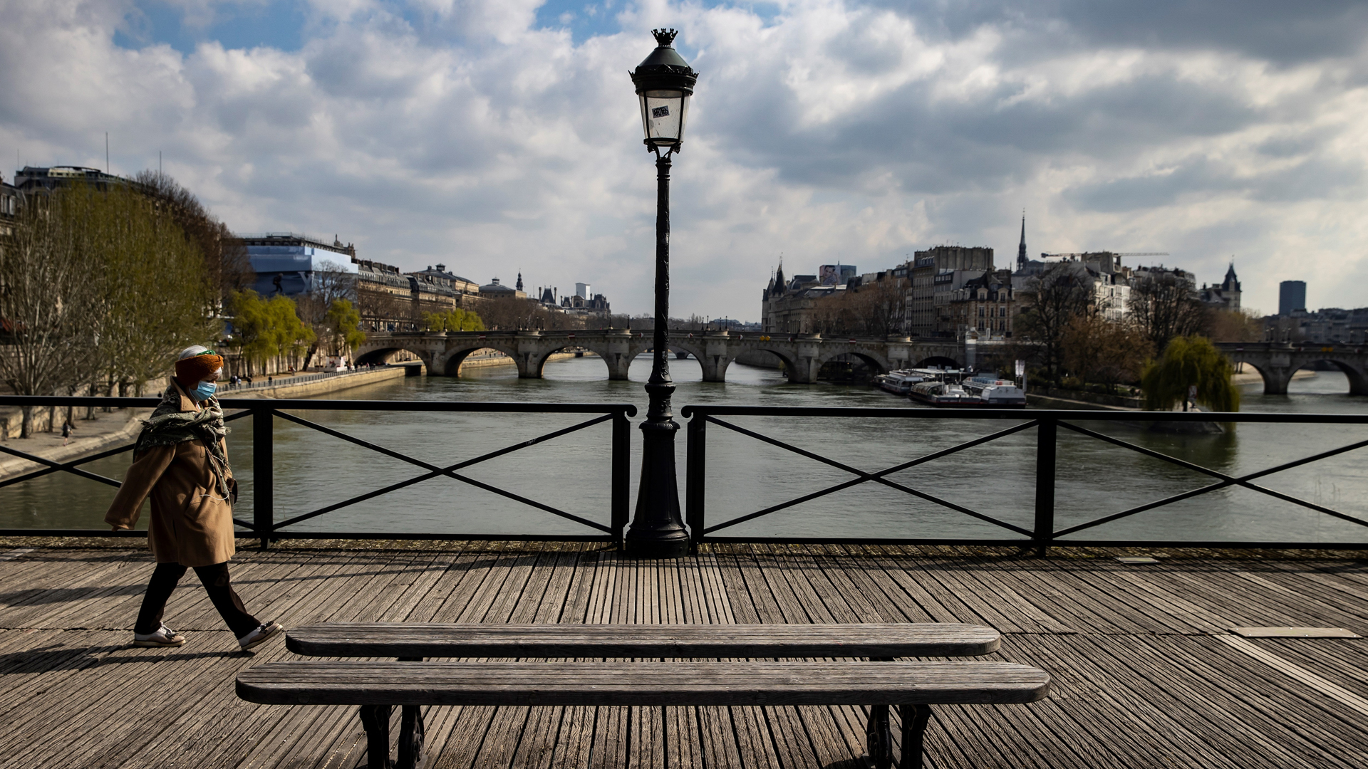 París y un tercio de Francia afrontan tercer confinamiento por COVID-19 en un año - francia-durante-pandemia-de-coronavirus