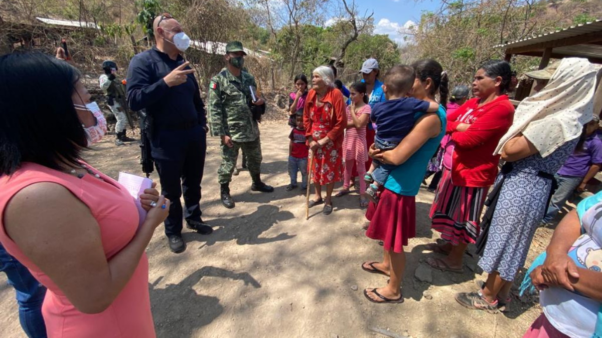 Fuerzas estatales y federales entregan en Coyuca, Guerrero, apoyos alimentarios a familias - guerrero-ayudas-alimentos