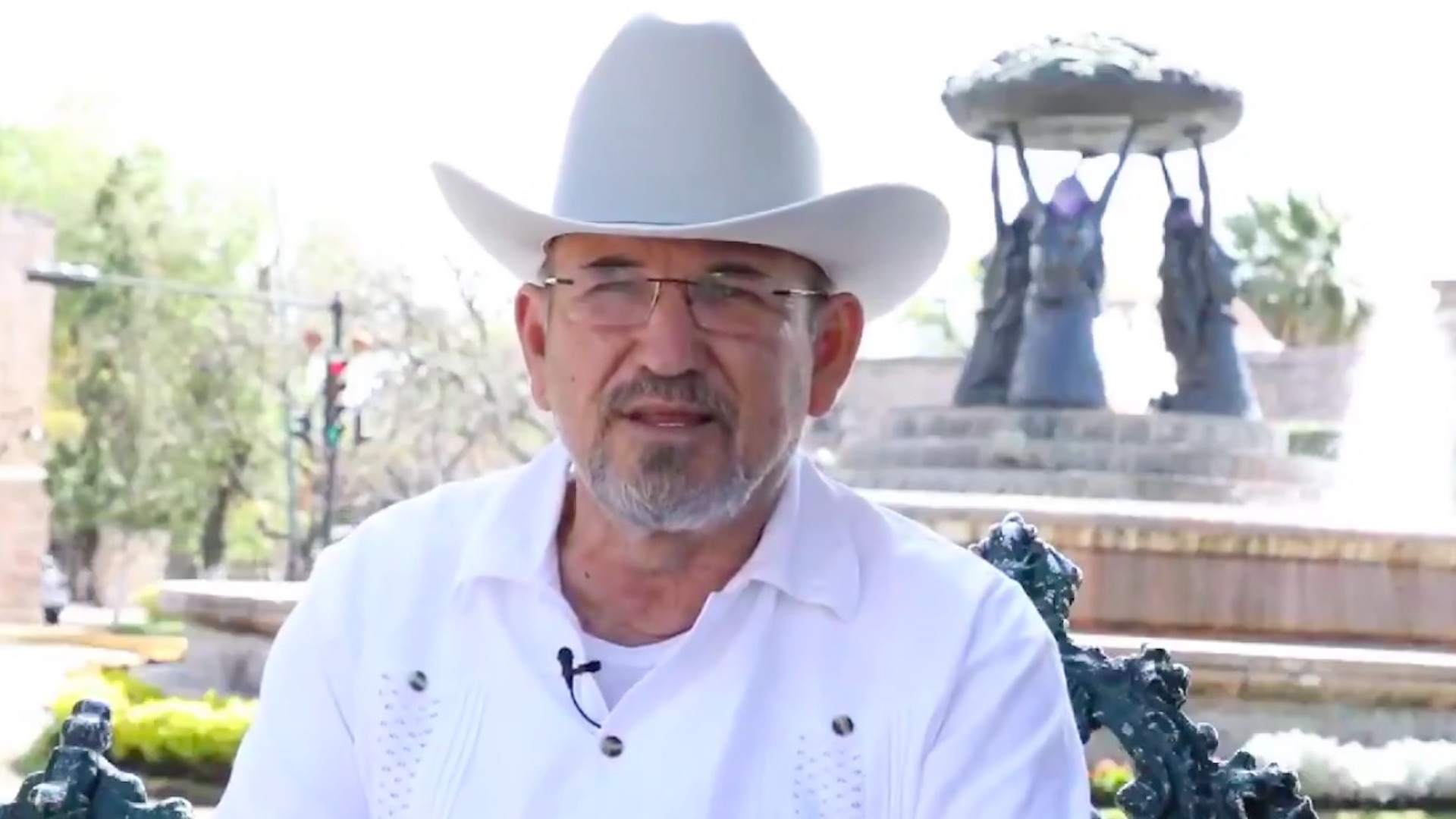 Hipólito Mora, exlíder de autodefensas en Michoacán, se registra como candidato a la gubernatura de la entidad