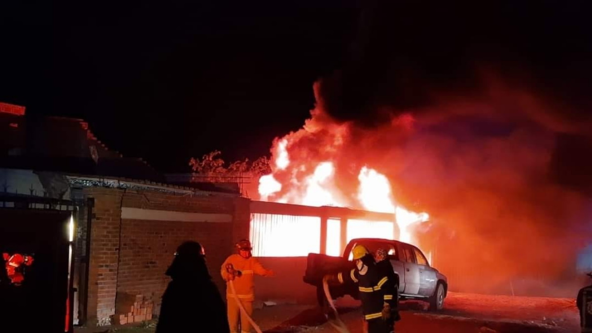 Se incendia toma clandestina de Pemex en Teoloyucan Se incendia toma clandestina de Pemex en Teoloyucan