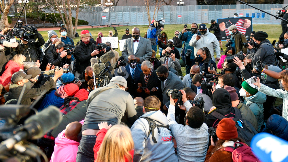 “Es todo menos inocente”: inicia juicio contra expolicía por la muerte de George Floyd “Es todo menos inocente”: inicia juicio contra expolicía por la muerte de George Floyd