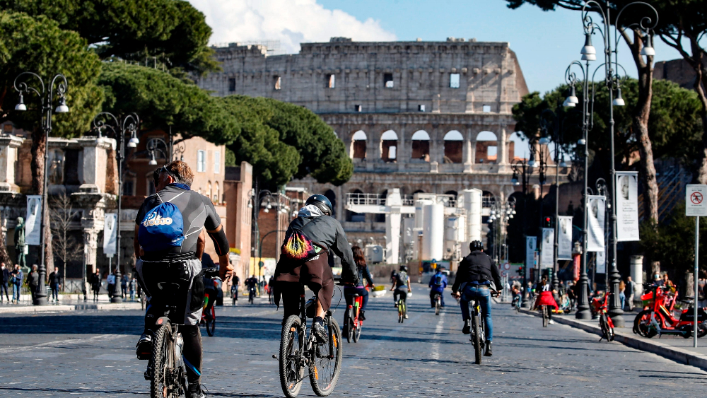 Europa plantea endurecer restricciones para evitar nueva ola de COVID-19