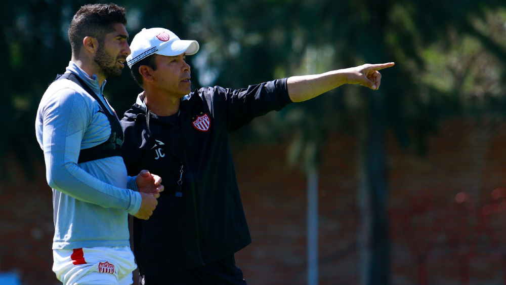 Necaxa cesa al ‘Profe’ Cruz de la dirección técnica