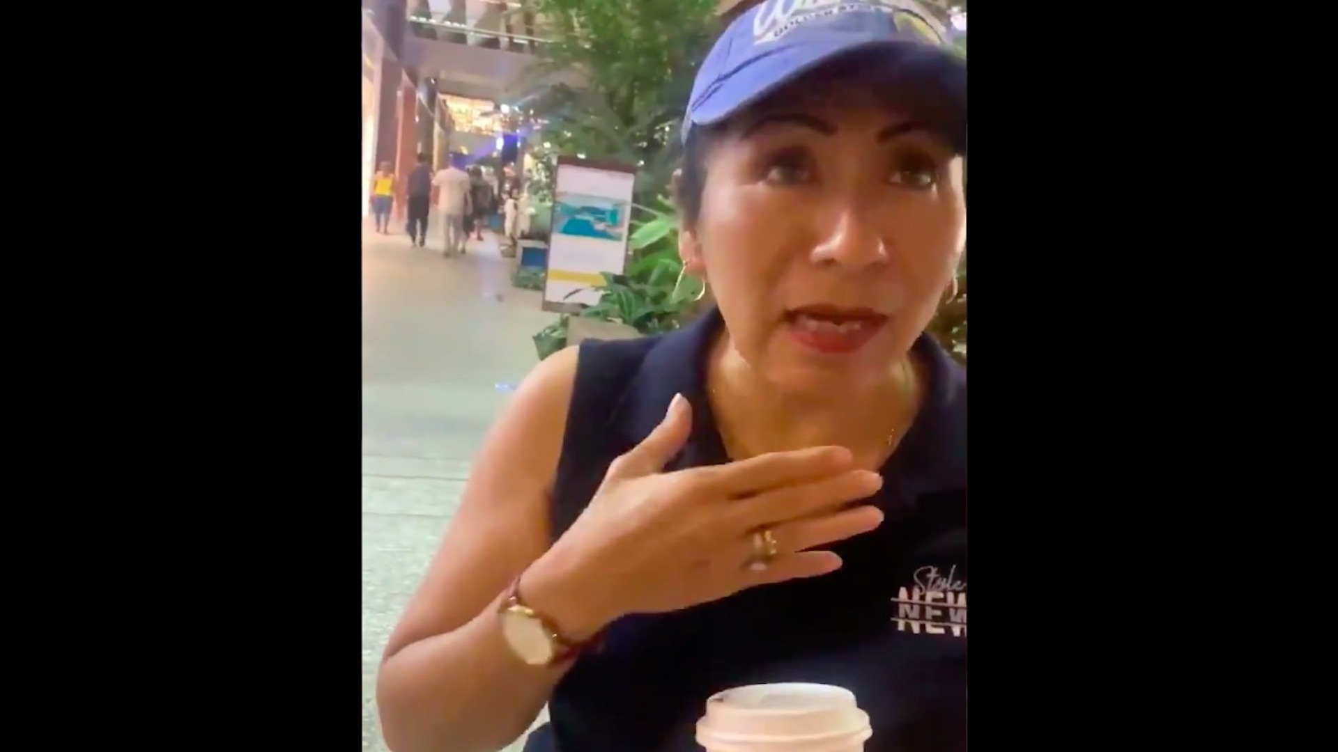 #Video Mujer recrimina a pareja homosexual en Veracruz; les pide que “busquen a Cristo”