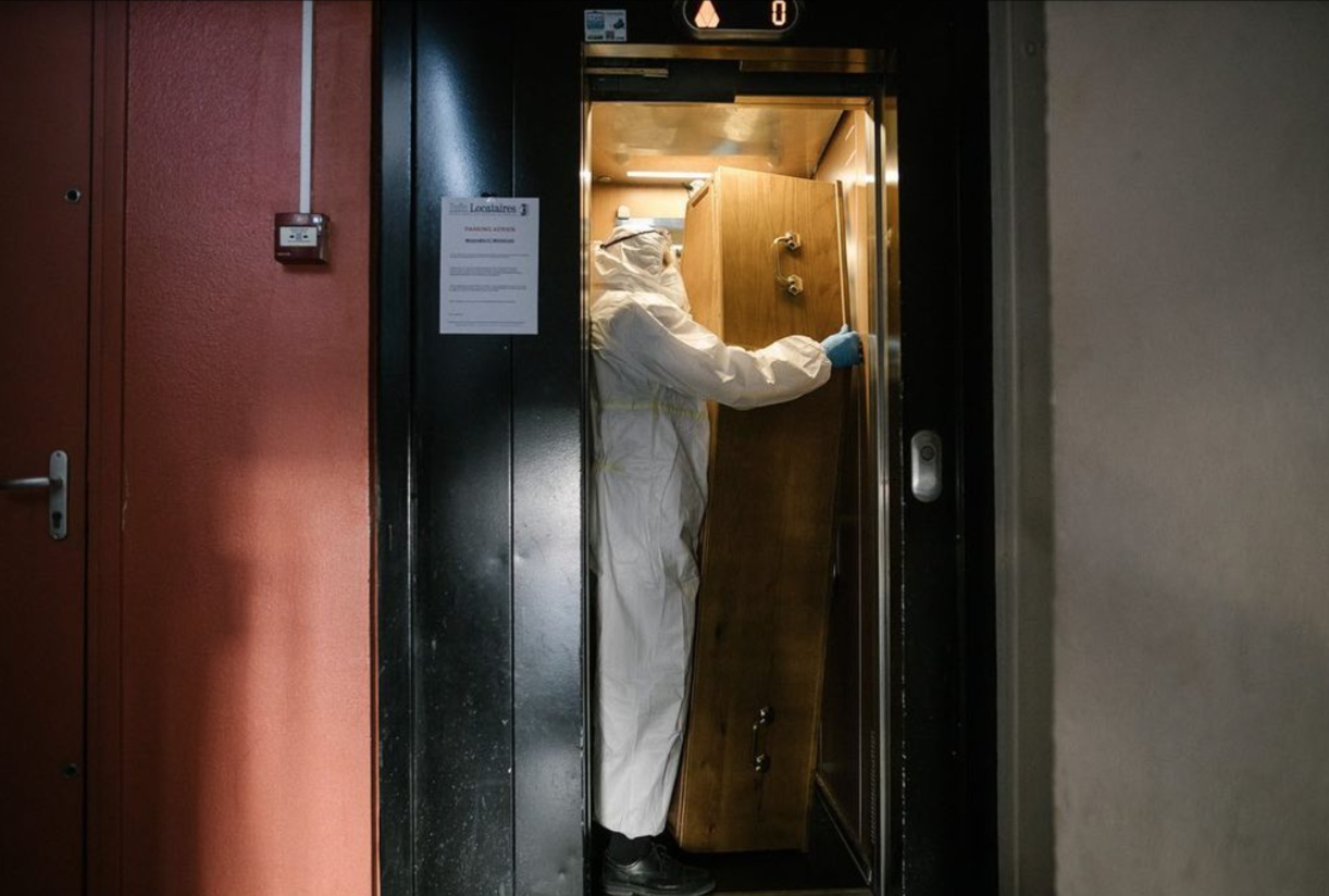 La muerte de frente - laura-garza-imagen-en-las-puertas-190320211