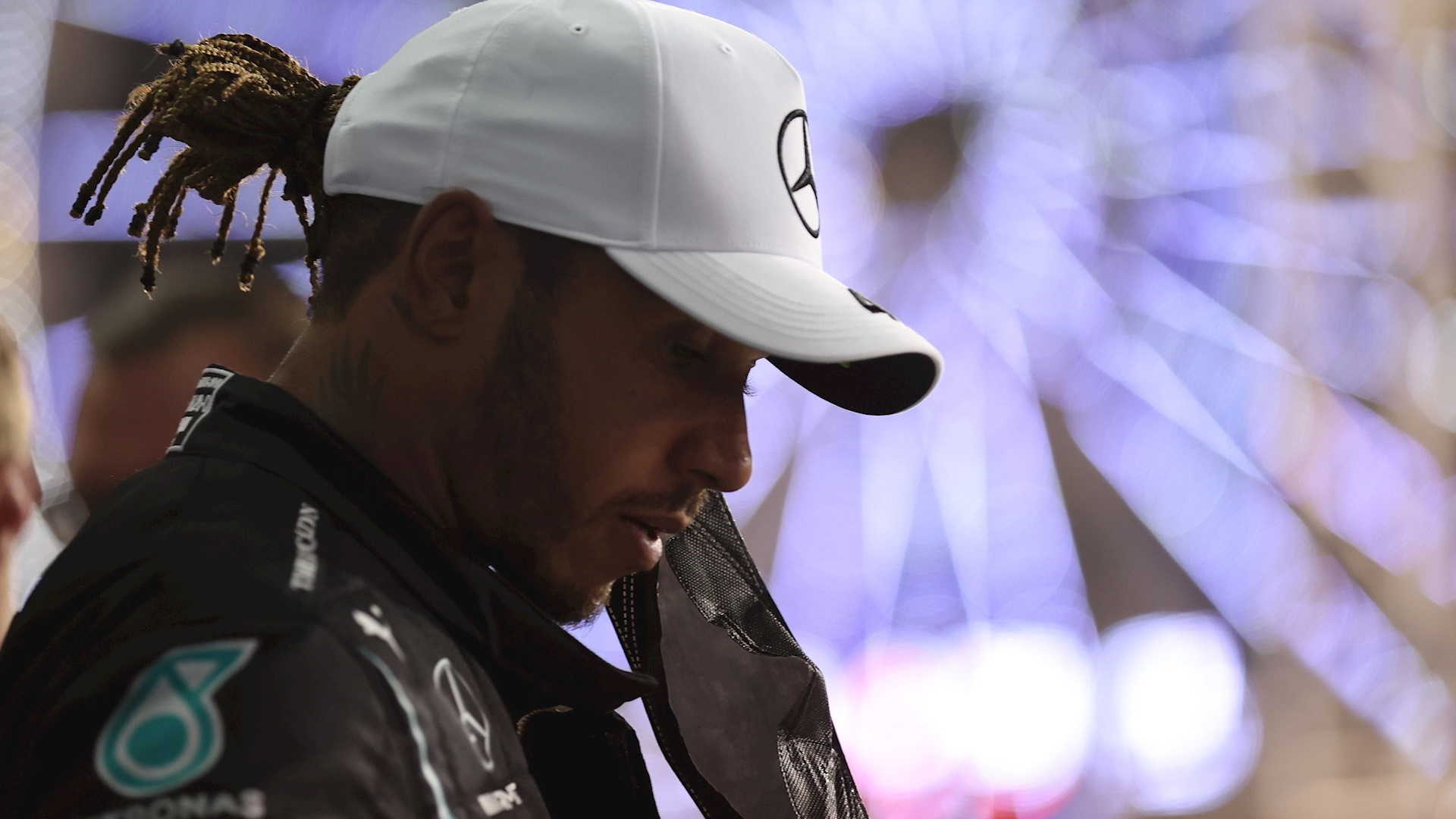 “Verstappen va a exprimirnos al límite. Me encanta este reto”, expresa Lewis Hamilton tras reñida victoria en Baréin