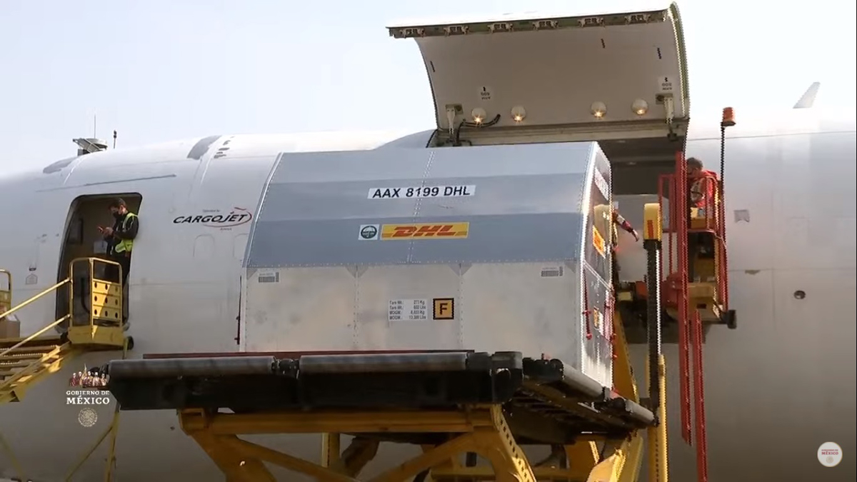 Llega a México nuevo embarque de 850 mil vacunas de Pfizer