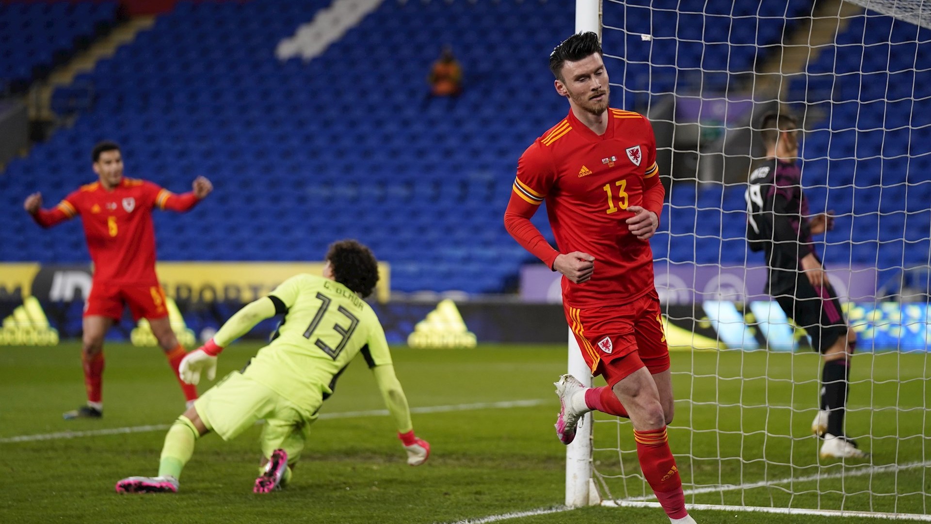 México pierde por la mínima ante los suplentes de Gales