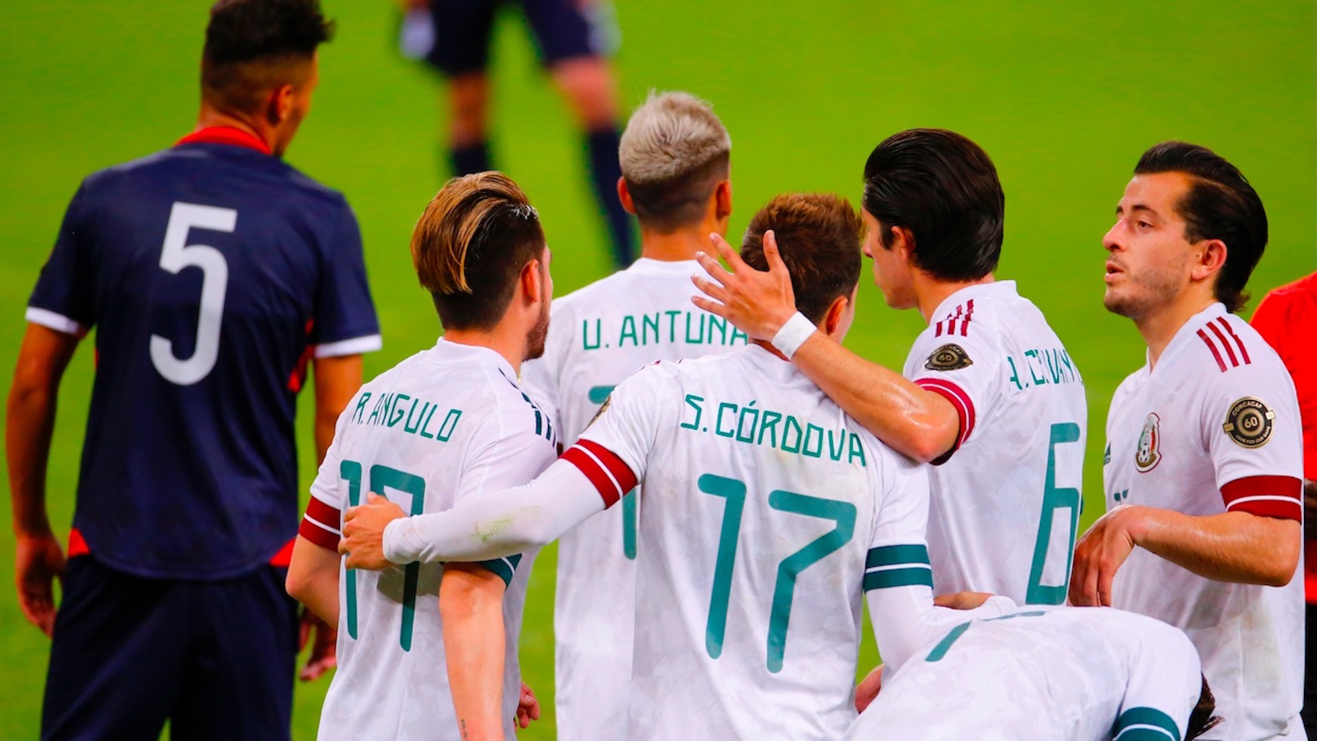 México vence a República Dominicana con triplete de Córdova