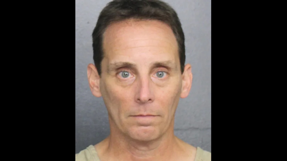 Retiran libertad bajo fianza a pediatra en Florida acusado de pornografía infantil