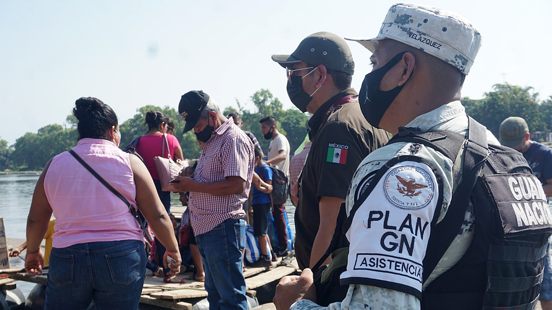 México refuerza control militar en frontera con Guatemala México refuerza control militar en frontera con Guatemala