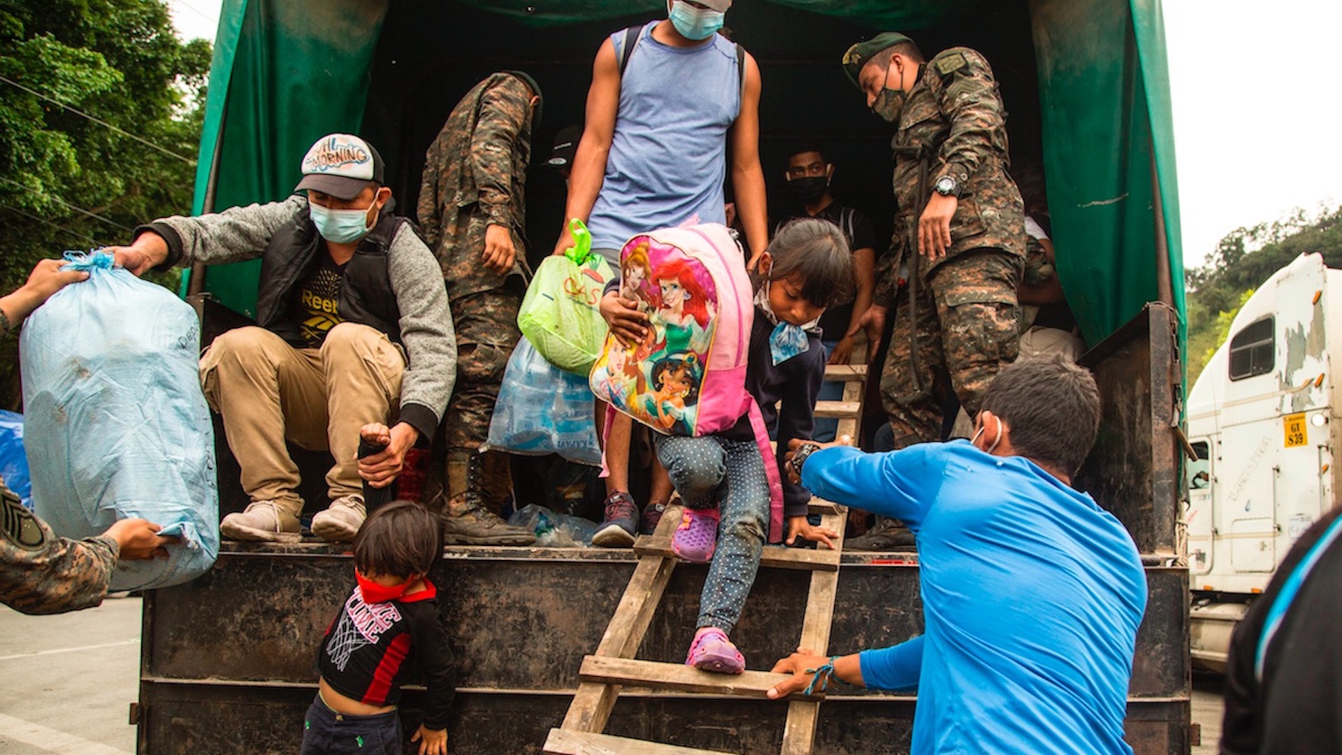 Guatemala refuerza frontera con Honduras para contener a caravana migrante