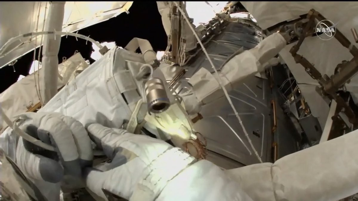 Dos astronautas realizan el quinto paseo espacial del año en la Estación Espacial Internacional