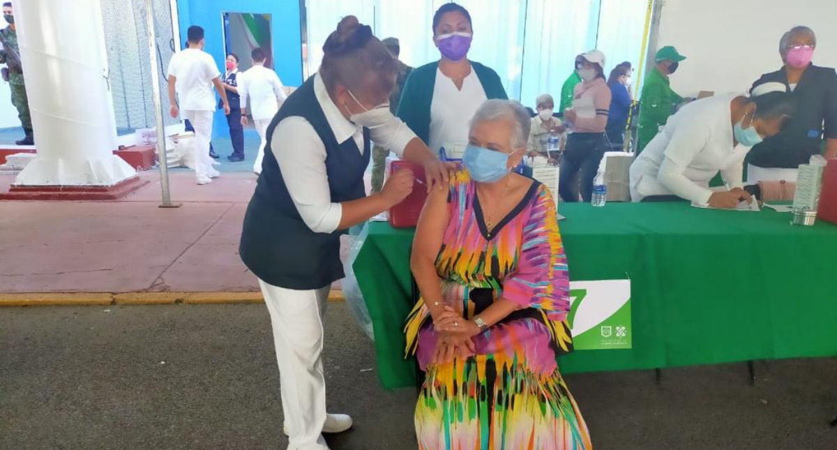 Olga Sánchez Cordero, la primera del Gabinete Federal que recibe vacuna contra COVID-19